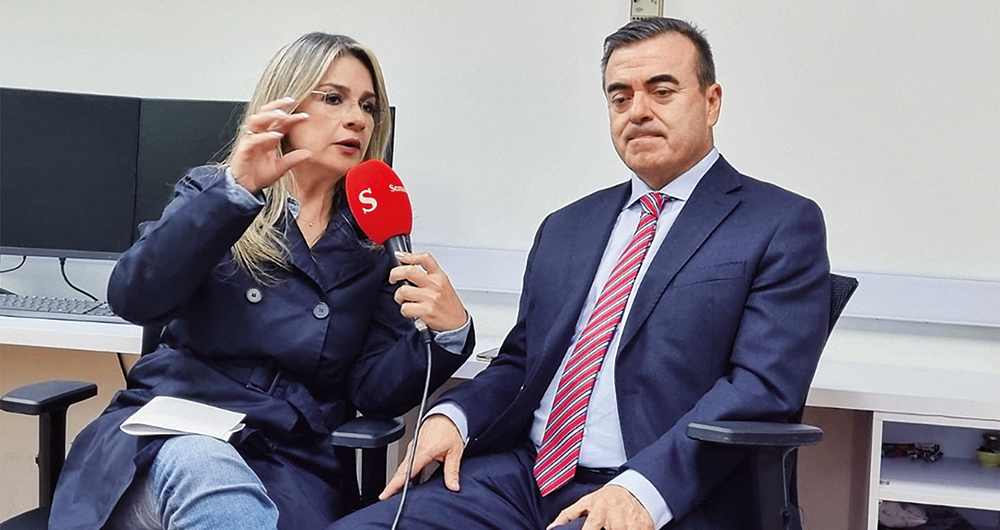   En la entrevista con Vicky Dávila, directora de SEMANA, Olmedo López aseguró que espera la respuesta de la Fiscalía sobre su petición de un principio de oportunidad. 