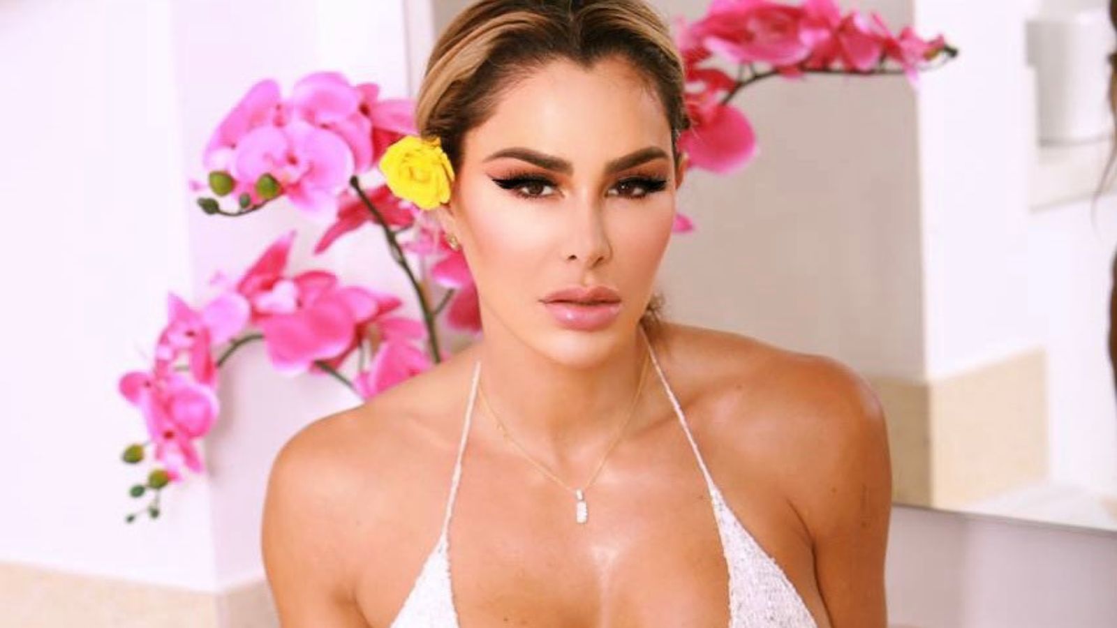 Y las puedes tocar”, Ninel Conde respondió a quienes le dicen que su  trasero es operado