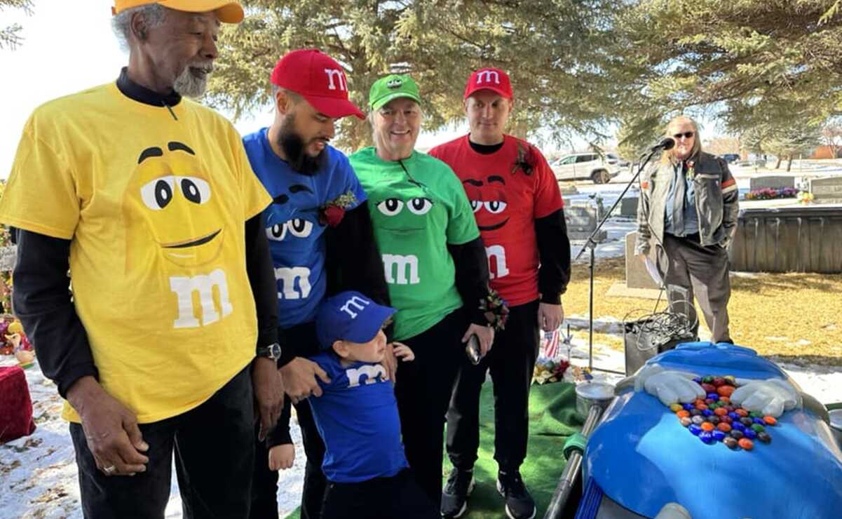 Mujer pidió que la enterraran en ataúd con forma de M&M’s