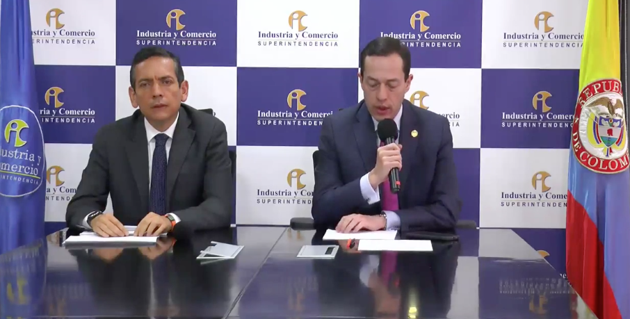 Andrés Barreto, superintendente de industria y comercio, durante la rueda de prensa en la que anunció sanción a cartel del PAE