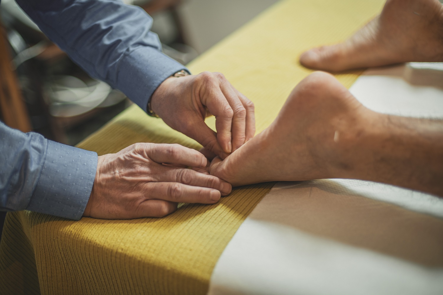 El dolor de la planta del pie puede obedecer a diversos factores.