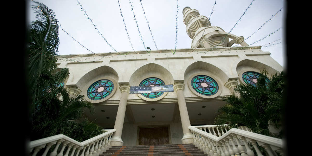 La cuarta edición de la revista digital Semana Educación se le midió al debate de la formación religiosa en los colegios y de cómo desde los salones de clase se puede fomentar un diálogo intercultural e interreligioso.  