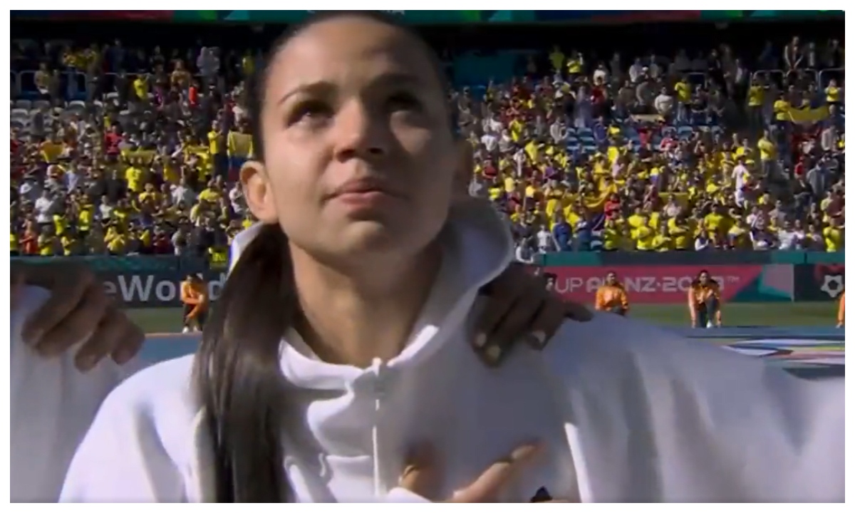 Jugadoras de Colombia lloran entonando el himno en el mundial