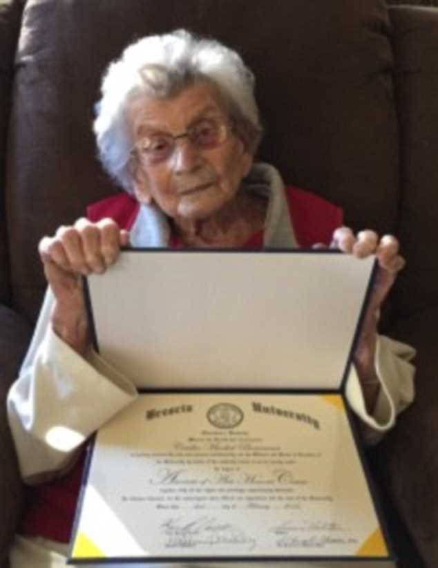 Anciana de 102 años se licencia en la Universidad de Brescia