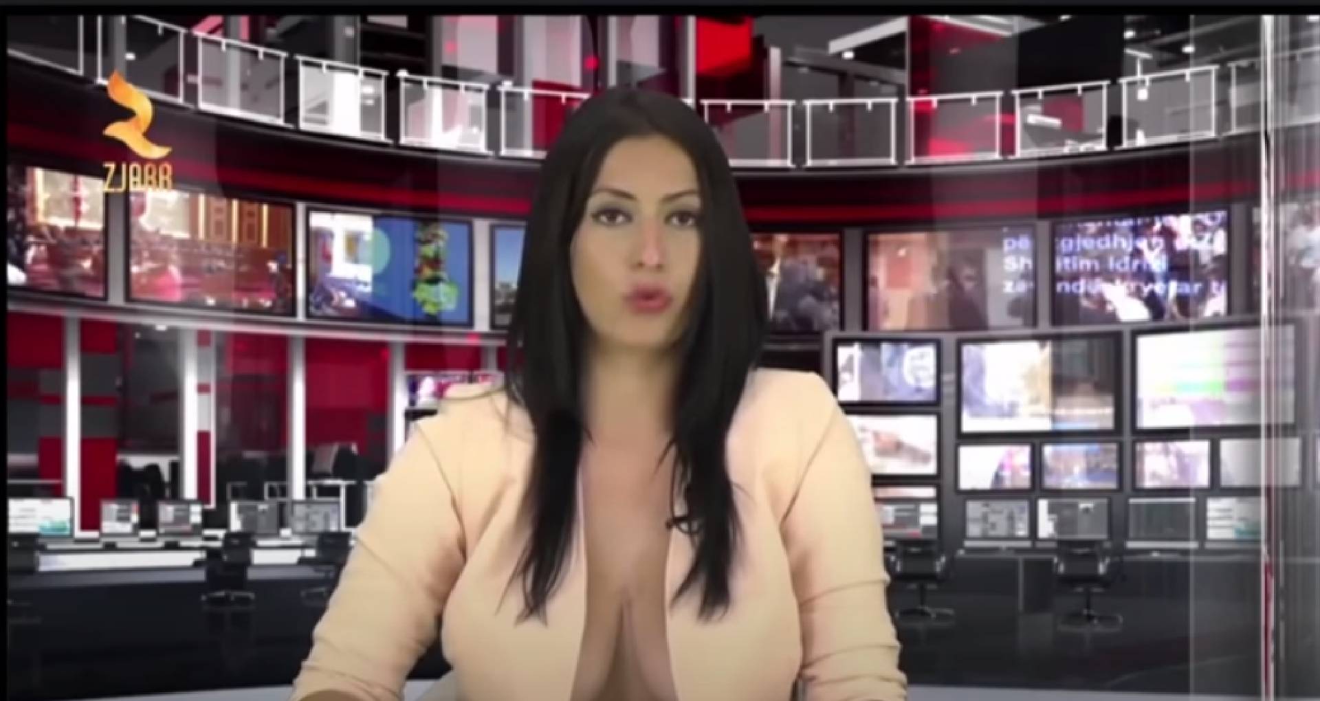 Noticiero de Albania se hizo viral por mostrar a presentadoras en toples