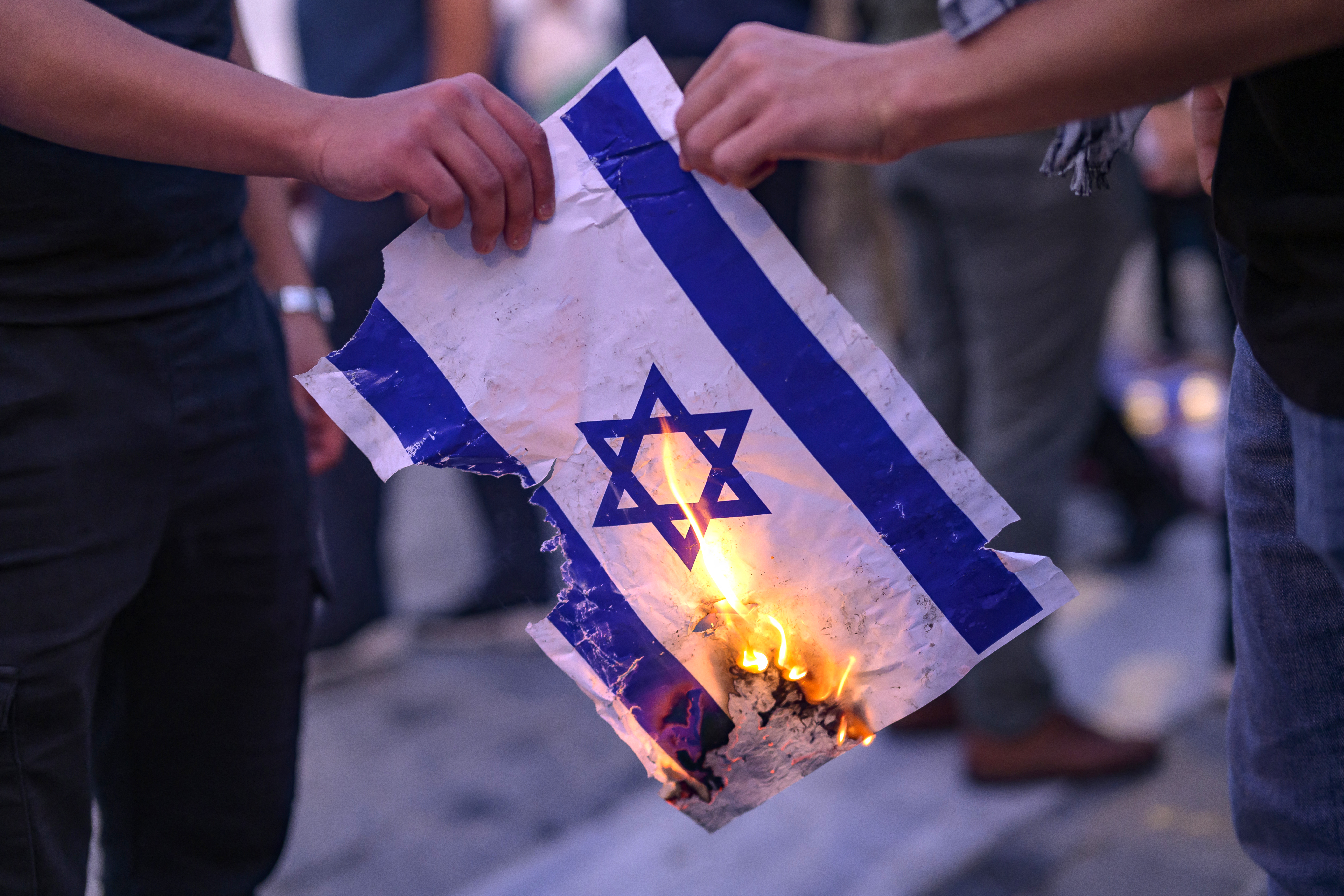 Bandera de Israel quemada en Turquía