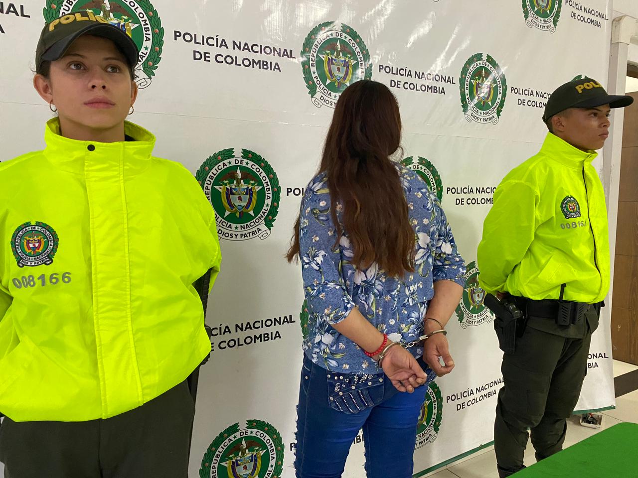 Aberrante: mujer obligaba a su hijastro de 13 años a sostener relaciones  con un perro en Santander