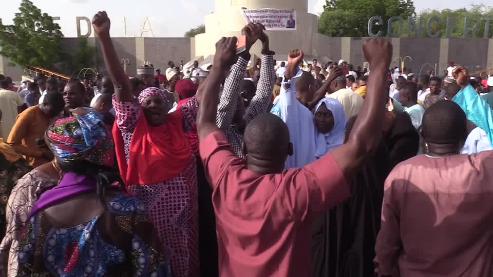 Se han presentado manifestaciones en las últimas horas a favor del presidente derrocado