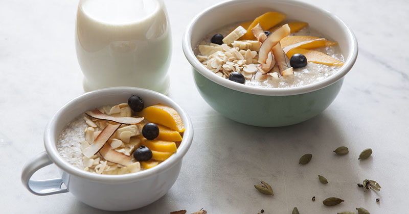 BOWL CALIENTE CON AVENA, MANGO Y ESPECIAS 