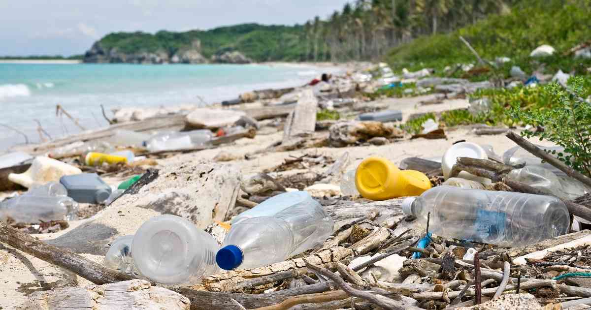 Se requieren acciones urgentes para frenar la contaminación por plásticos,  advierte la ONU