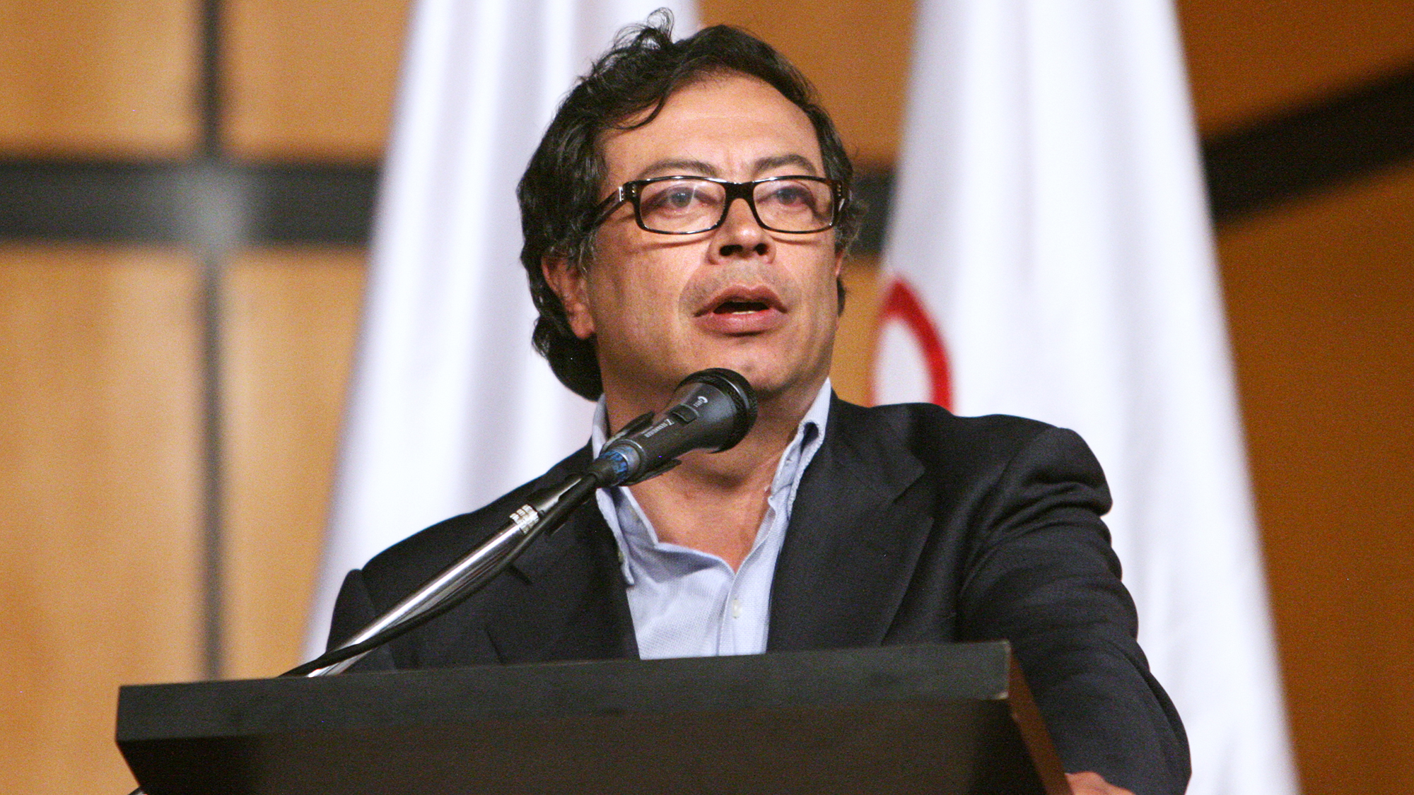 El alcalde Gustavo Petro habla el 21 de abril de 2015, en Corferias, Bogotá, durante la inauguración de la 28 Feria Internacional del Libro,FILBO 2015. Foto: Carlos Julio Martinez / SEMANA