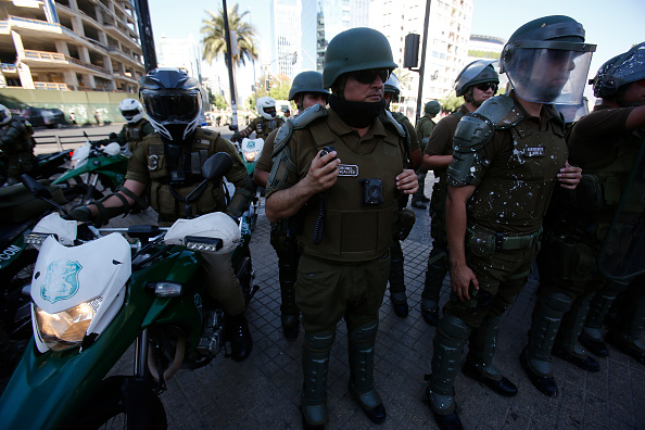 El resto de los miembros del cuerpo fueron repartidos en tres puntos de la capital, (Región Metropolitana), en un hecho que ha causado alarma entre la población. (Photo by Marcelo Hernandez/Getty Images)
