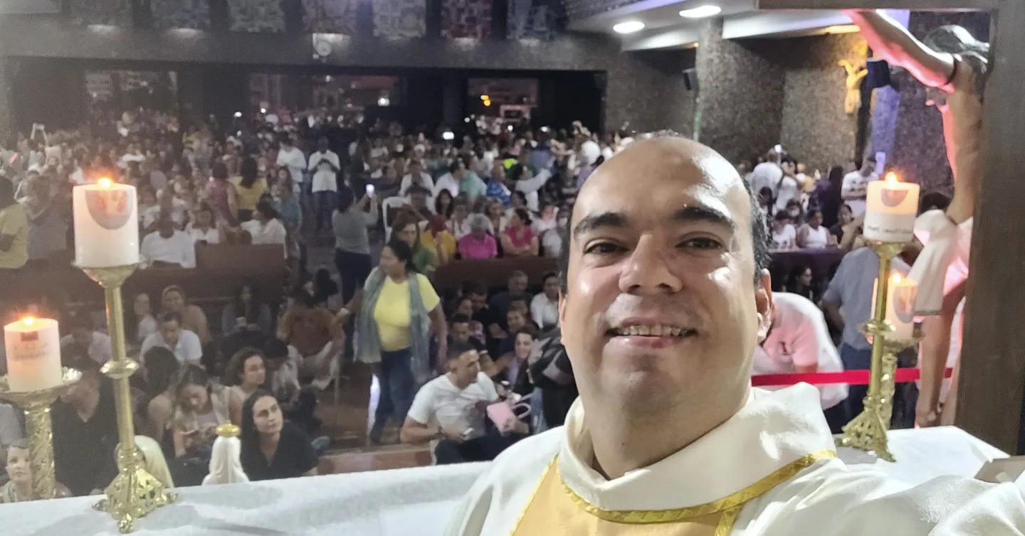 El padre dejará el Santuario de Fátima.