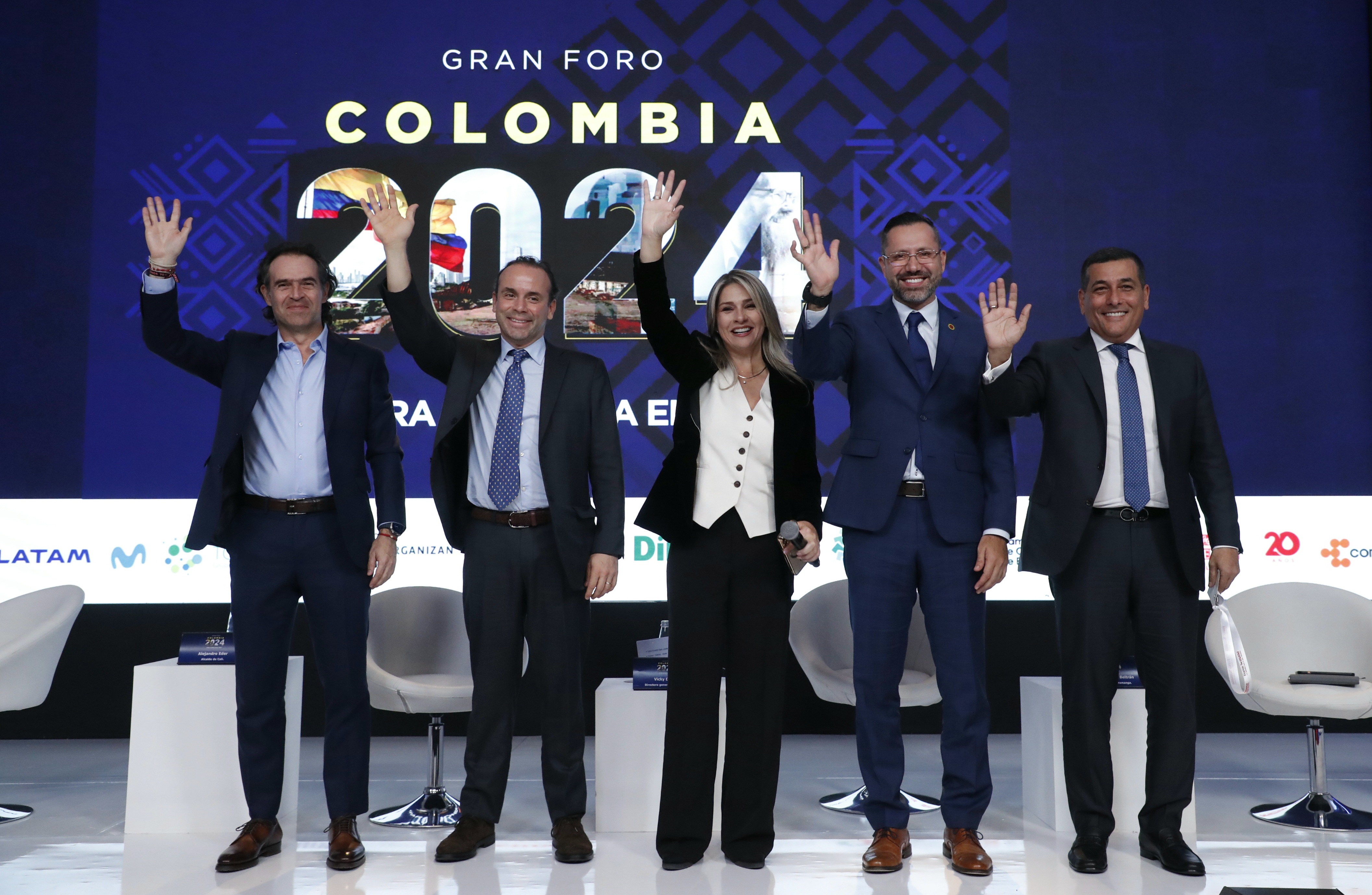 Panel. ¿CÓMO HACER DE COLOMBIA UN PAÍS MÁS COMPETITIVO?
Federico Gutiérrez, alcalde de la ciudad de Medellín
Alejandro Eder, alcalde de la ciudad de Cali
Jaime Andrés Beltrán, alcalde de la ciudad de Bucaramanga
Dumek Turbay, alcalde de la ciudad de Cartagena de Indias
Vicky Dávila, directora general de SEMANA