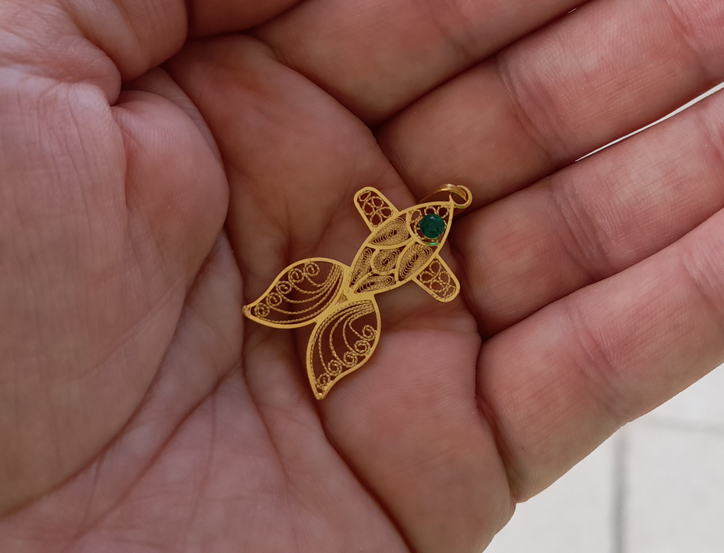 Los ‘Artesanos de Macondo’ crean pescaditos, mariposas, llaves, campanitas y aves inspiradas en el realismo mágico de García Márquez.