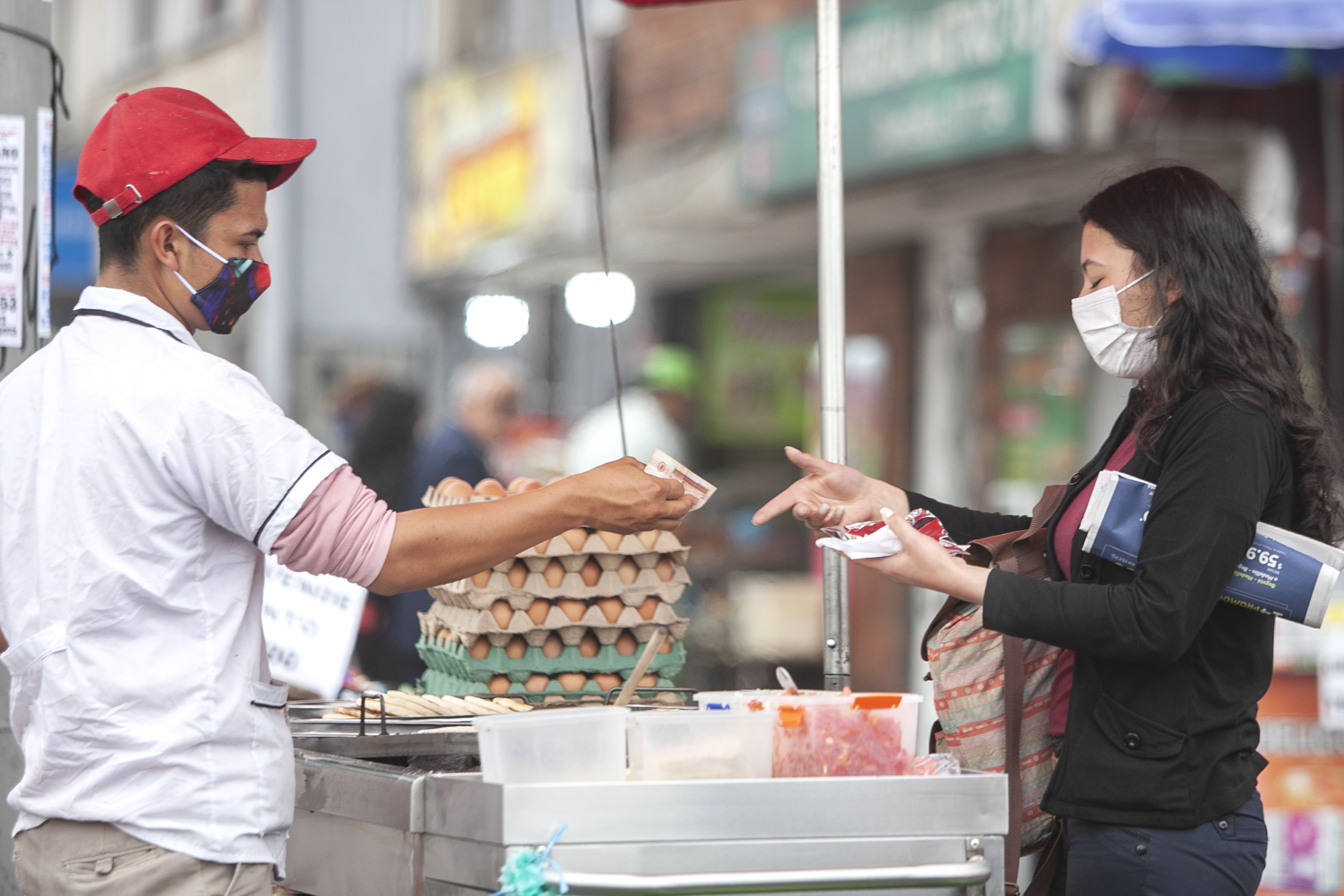 Fotografias gente con tapa bocas / Coronavirus /Bicicletas
Calle 76 / estacion de transmilenio Heores / Calle 72
16 de Marzo del 2020
Jonathan Chiquiza Ariza / Semana