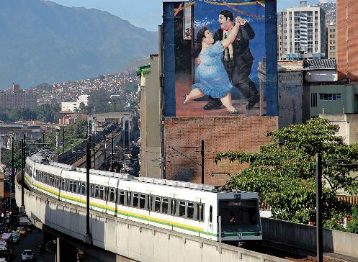En Medellín, la ciudad de la eterna primavera, podrá disfrutar de una temperatura promedio de 24°c, conocer el metro, metro cables y metro plus modernos, así como ir hasta Guatapé y Santa Fé de Antioquia.    