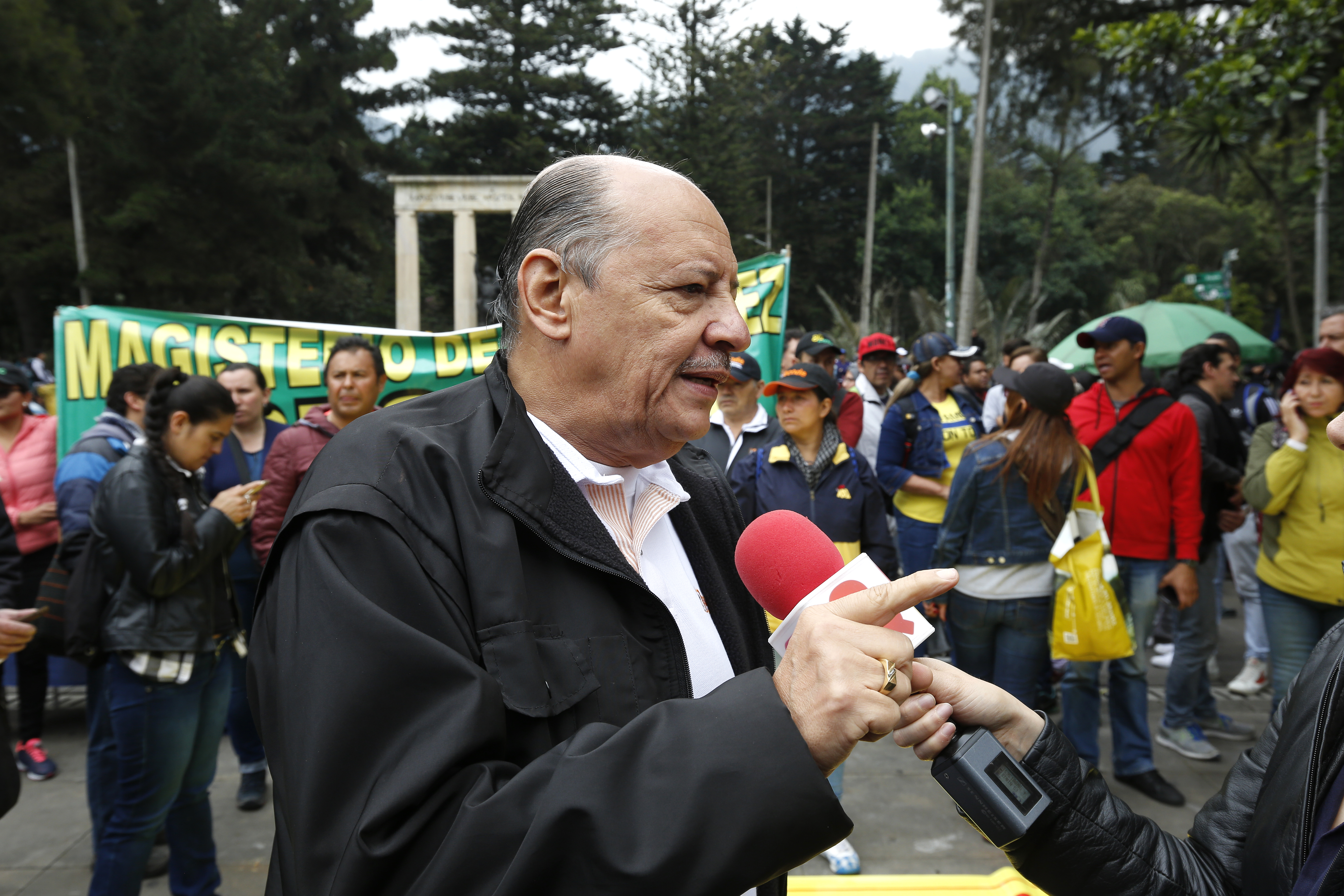 Carlos Rivas presidente de Fecode Marcha de educadores y estudiantes por la educacion paro de maestros de 48 horas en todo el pais  Fecode protesta para exigir el cumplimiento de acuerdos con el GobiernoBogota Mayo 10 2018Foto Guillermo Torres revista Semana
