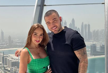 Pareja de cantantes colombianos de música popular.