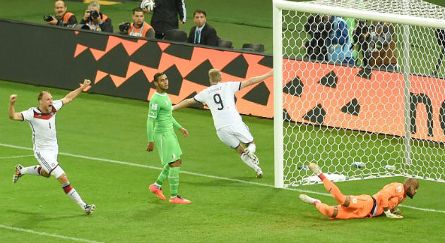 MINUTO A MINUTO || Final: Alemania 2 - Argelia 1. Shuerrle le entrega de momento el tiquete a cuartos de final a Alemania.