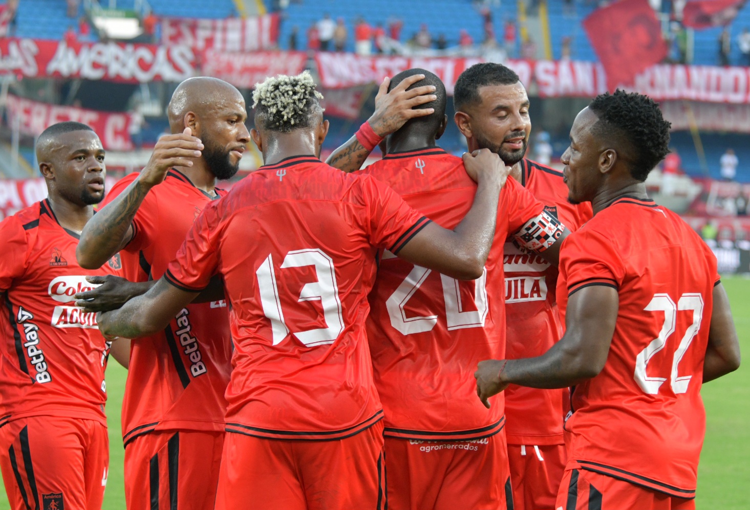 En el estadio Pascual Guerrero , partido amistoso América  de Cali vs Cerró Porteño del Paraguay.