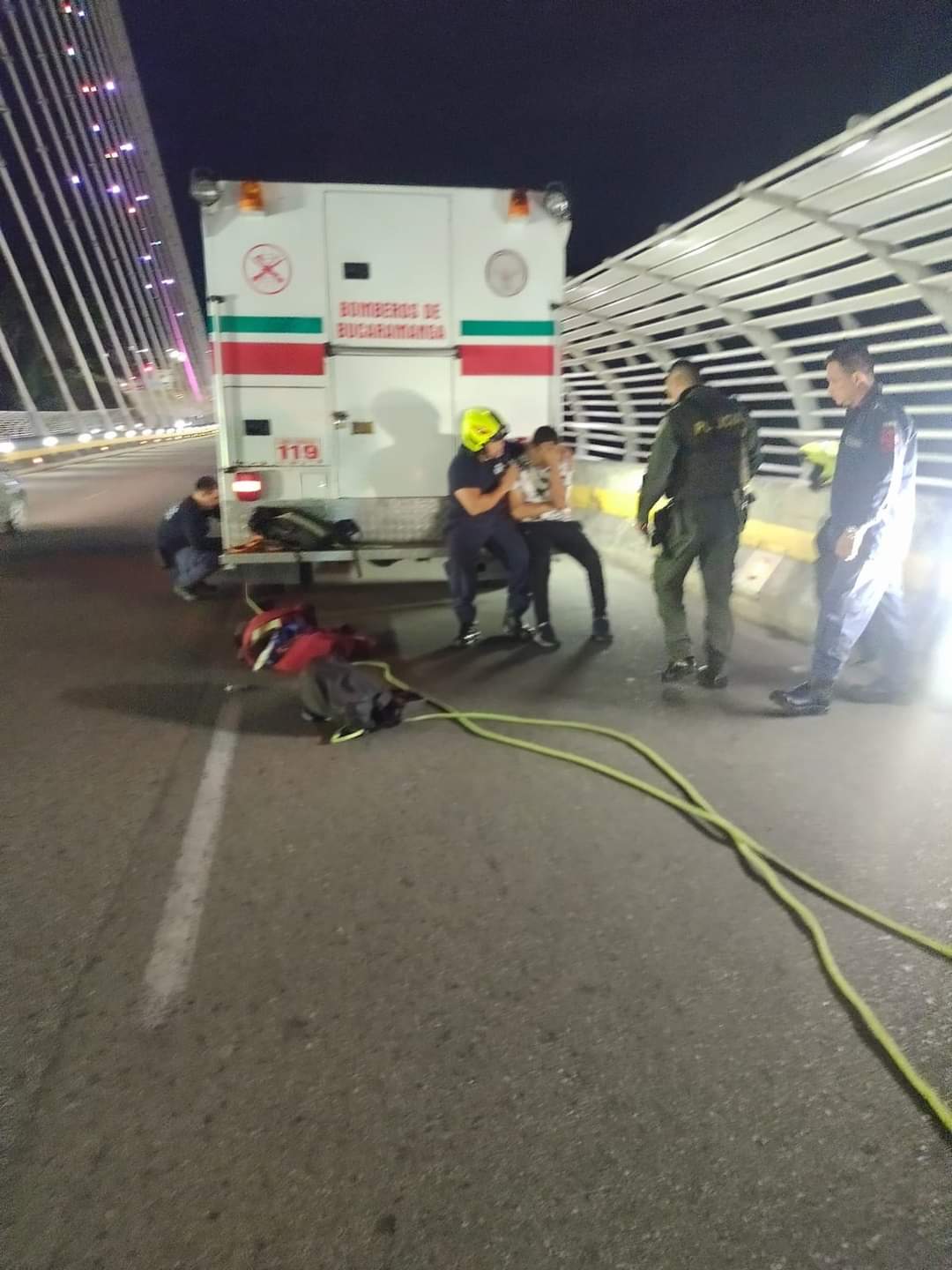 El hombre se encontraba angustiado.