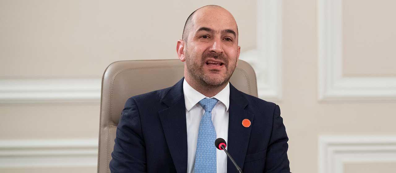 Designan al exministro de cultura como nuevo embajador de Colombia en  Alemania