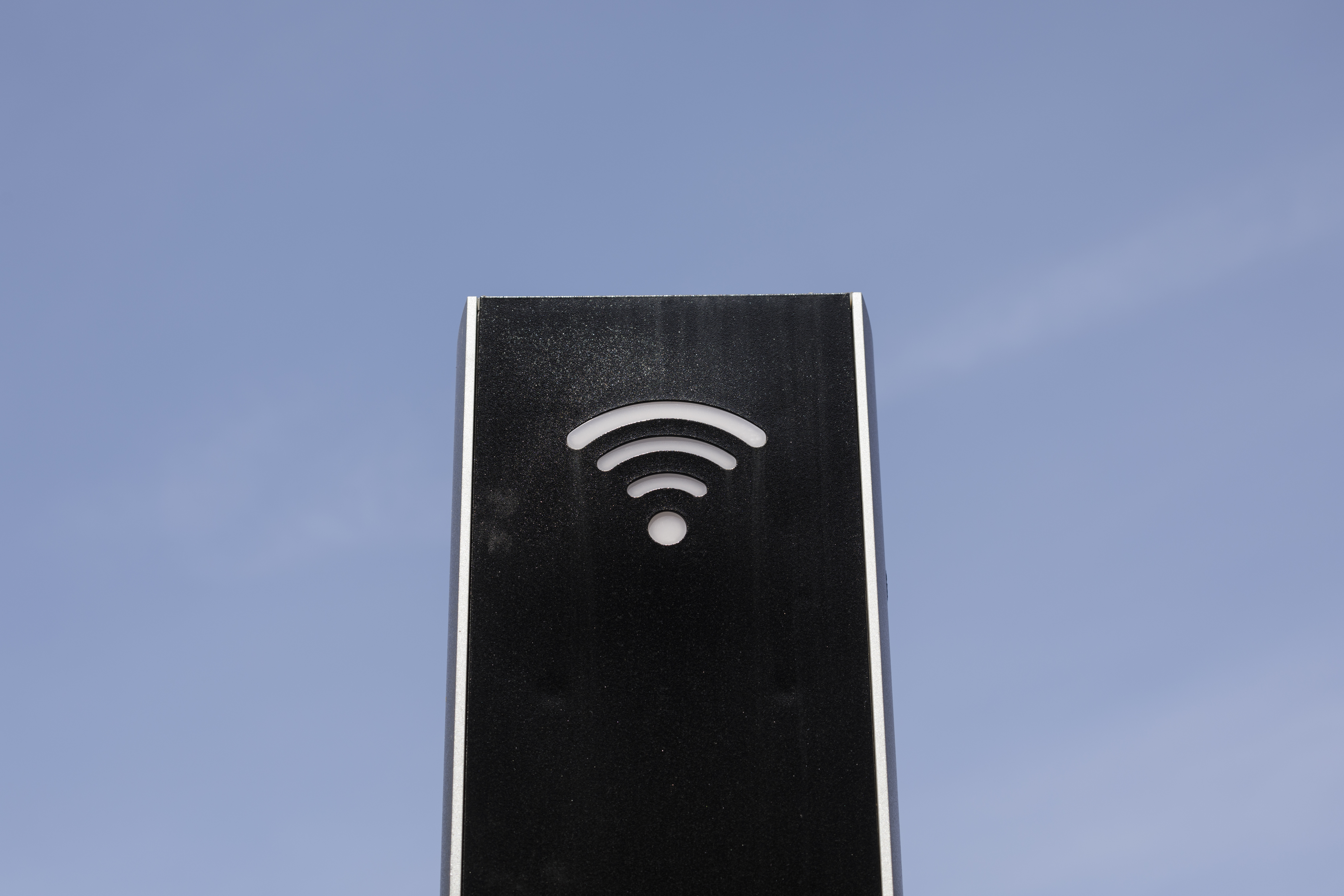 La conexión a WiFi es inalámbrica.