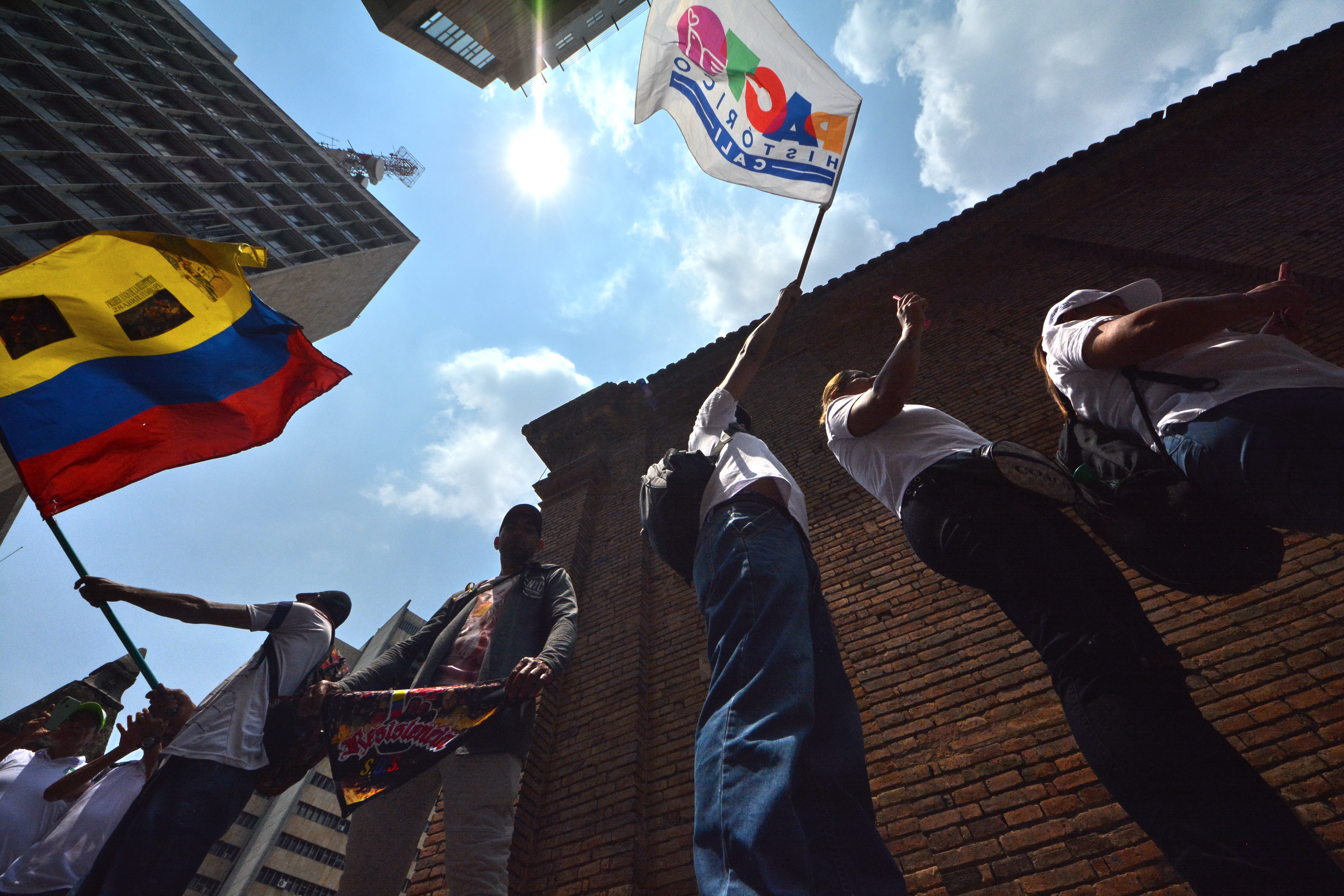 Marcha del Magisterio del Valle del Cauca y sindicatos, en apoyo a las reformas sociales del gobierno del cambio, de Gustavo Petro. Salida Glorieta de la Terminal con llegada en la plazoleta de la Gobernación.
