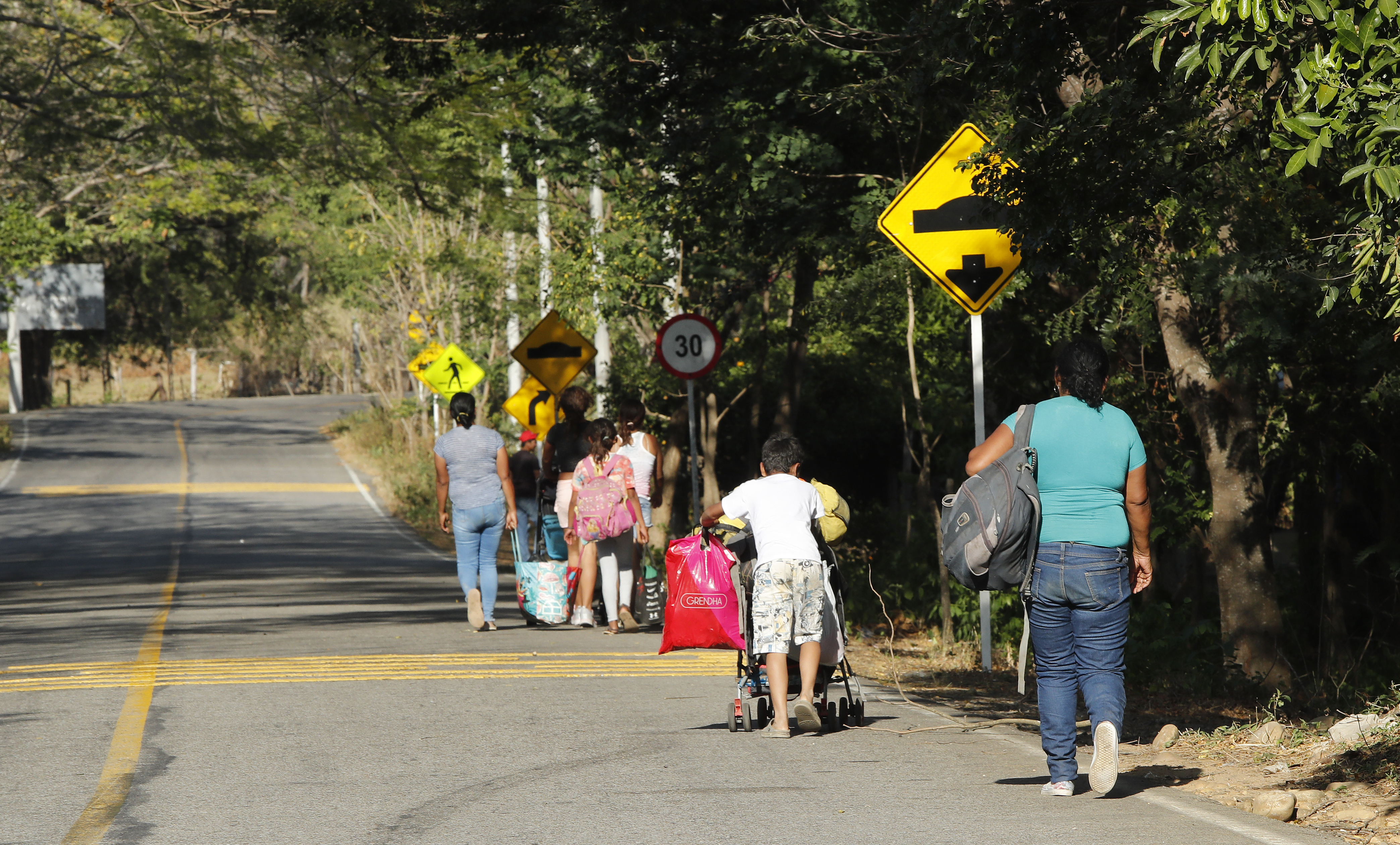 Desplazamientos  de familias en Arauca, tras el homicidio selectivo de 27 personas en el departamento.