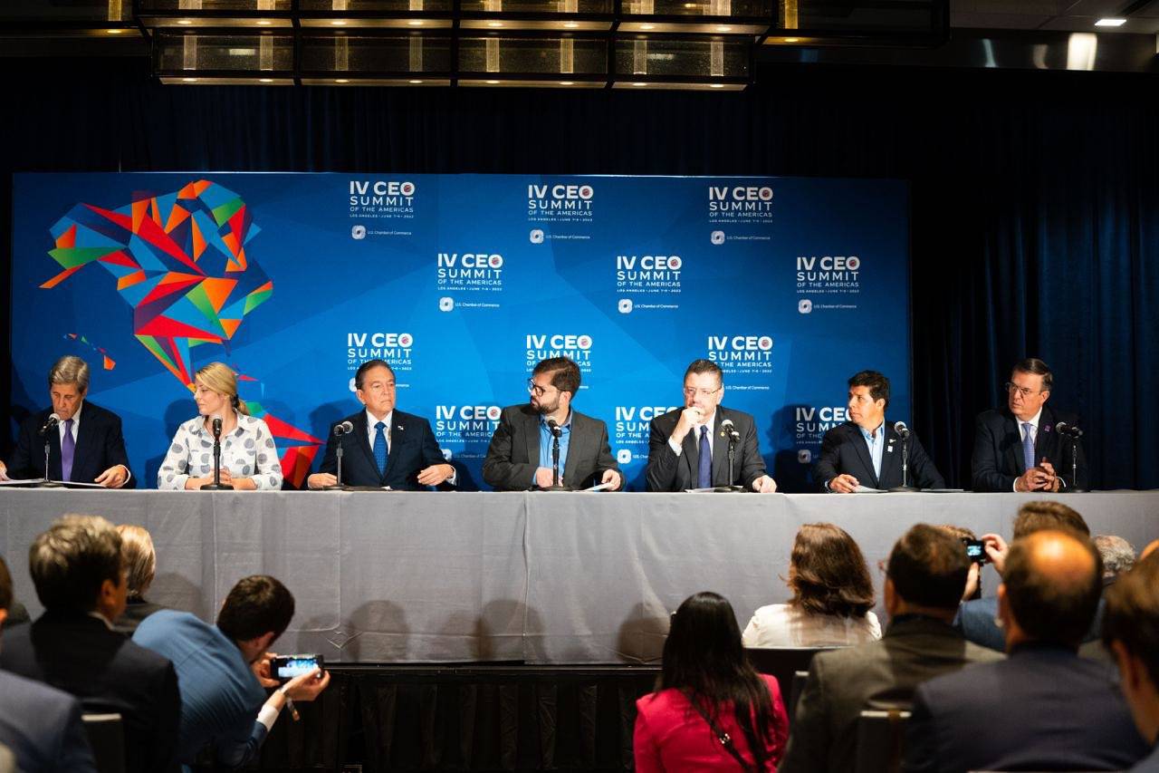 Presidente Boric no se percató de presencia de John Kerry en evento de las Cumbre de las Américas y dijo que EE. UU. estaba ausente.