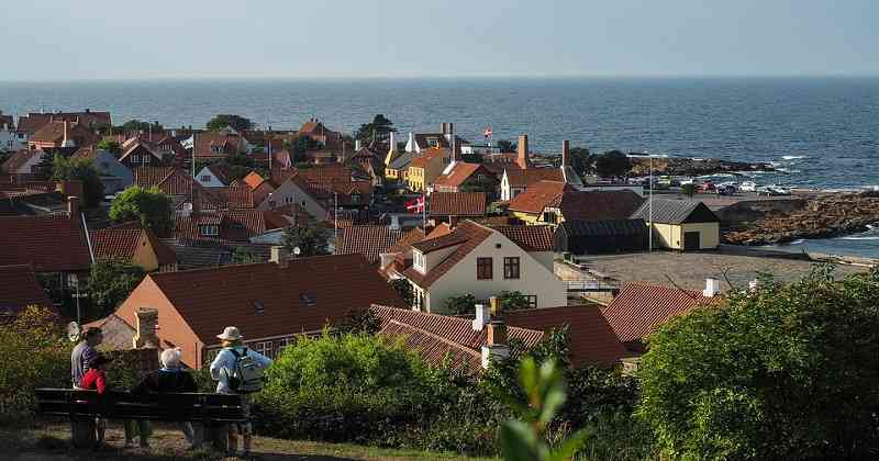 10. Copenhague, Dinamarca: Ocupa el décimo lugar en la lista con resultados muy parecidos a los de Nueva York, bajando un lugar en la lista con relación a la clasificación pasada. Esta ciudad se destaca en gran parte por los elevados costos de transporte.