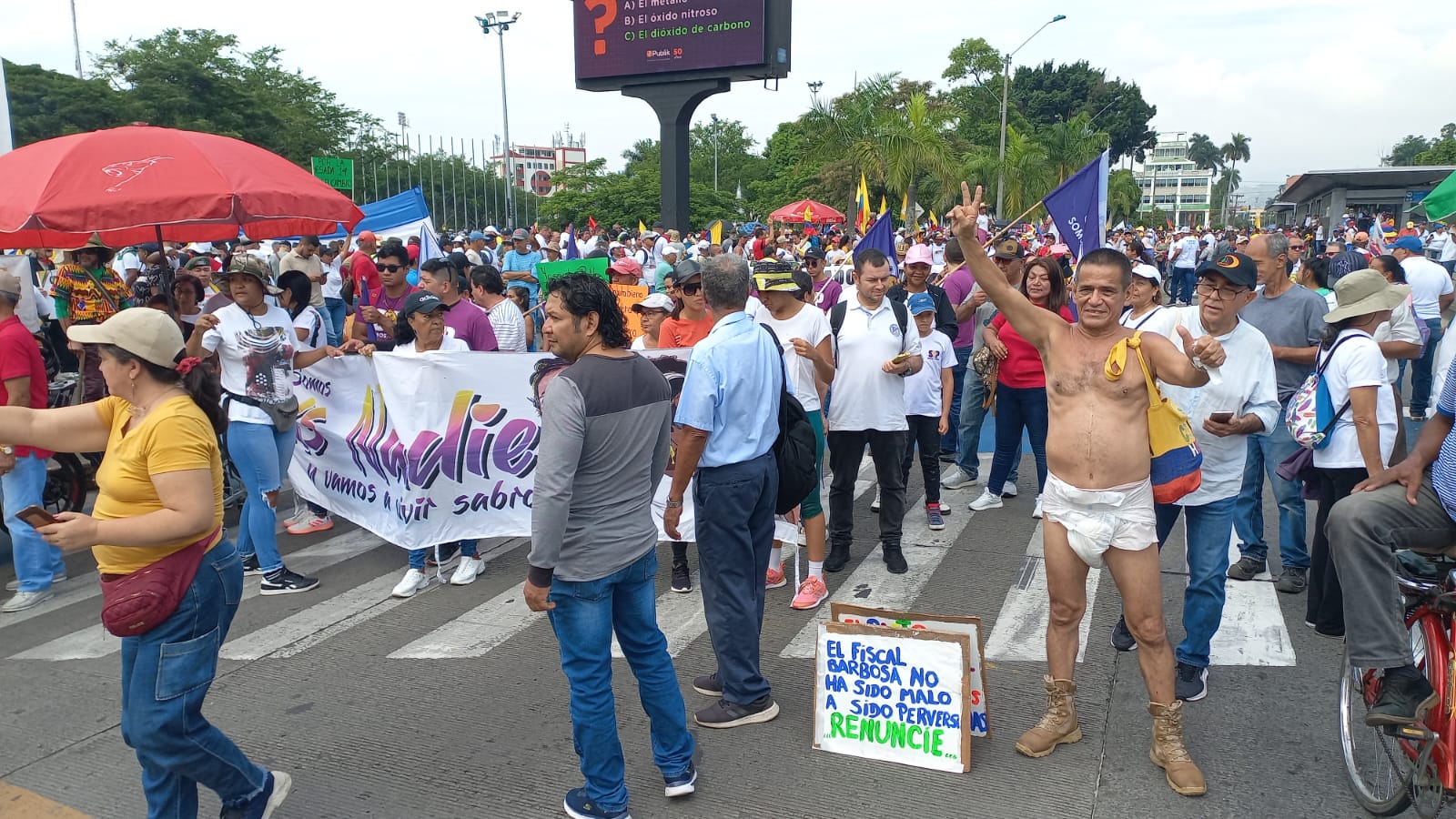 Se espera que la movilización tome mayor fuerza en el Parque de las Banderas, punto en el que hay mayor afluencia de personas. | Foto: Aymer Andrés Álvarez