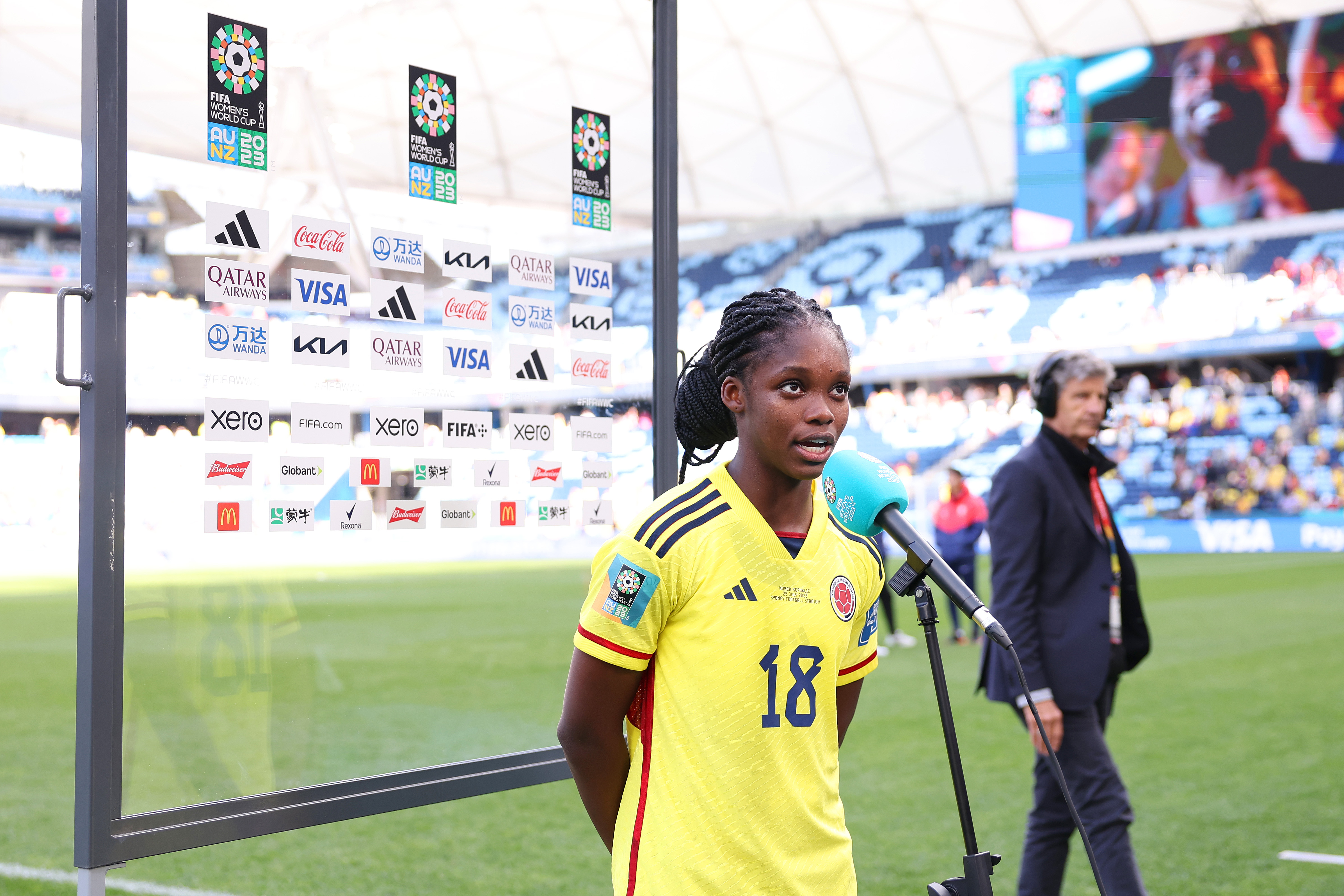 Linda Caicedo atendiendo a la prensa en el Mundial Femenino 2023.