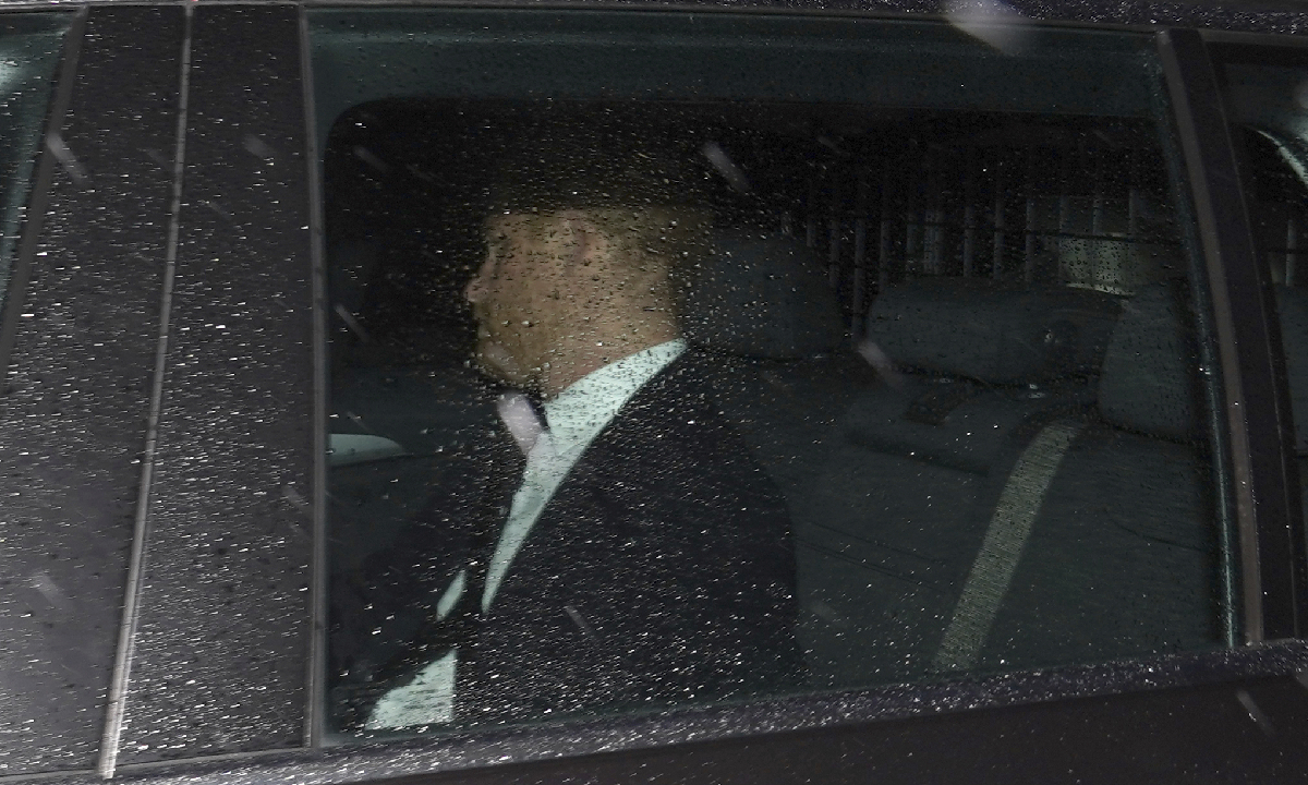 Príncipe Harry llegó a Balmoral, pero su abuela ya había fallecido