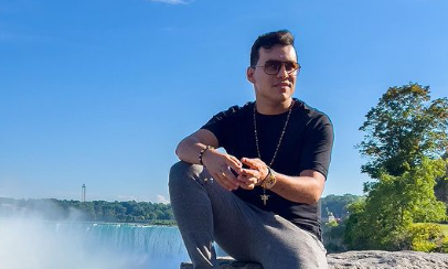 El artista tiene 31 años y nunca pensó tener un avión, reveló cuál era su meta antes.