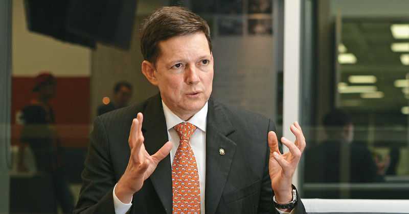 Wilson Ruíz Orejuela se convirtió en el segundo de los tres nombres que conforman la terna que conocerá el Senado de la República