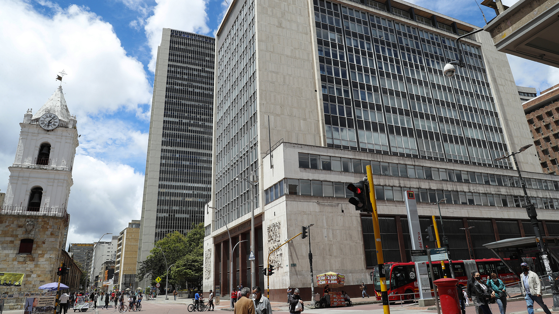 Fachada Banco de la RepublicaBogota agosto 27 del 2020Foto Guillermo Torres Reina / Semana