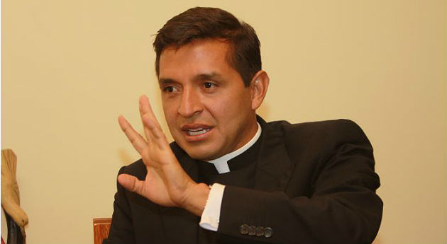 Vecinos se quejan de que las misas en espacio público perturban su tranquilidad.