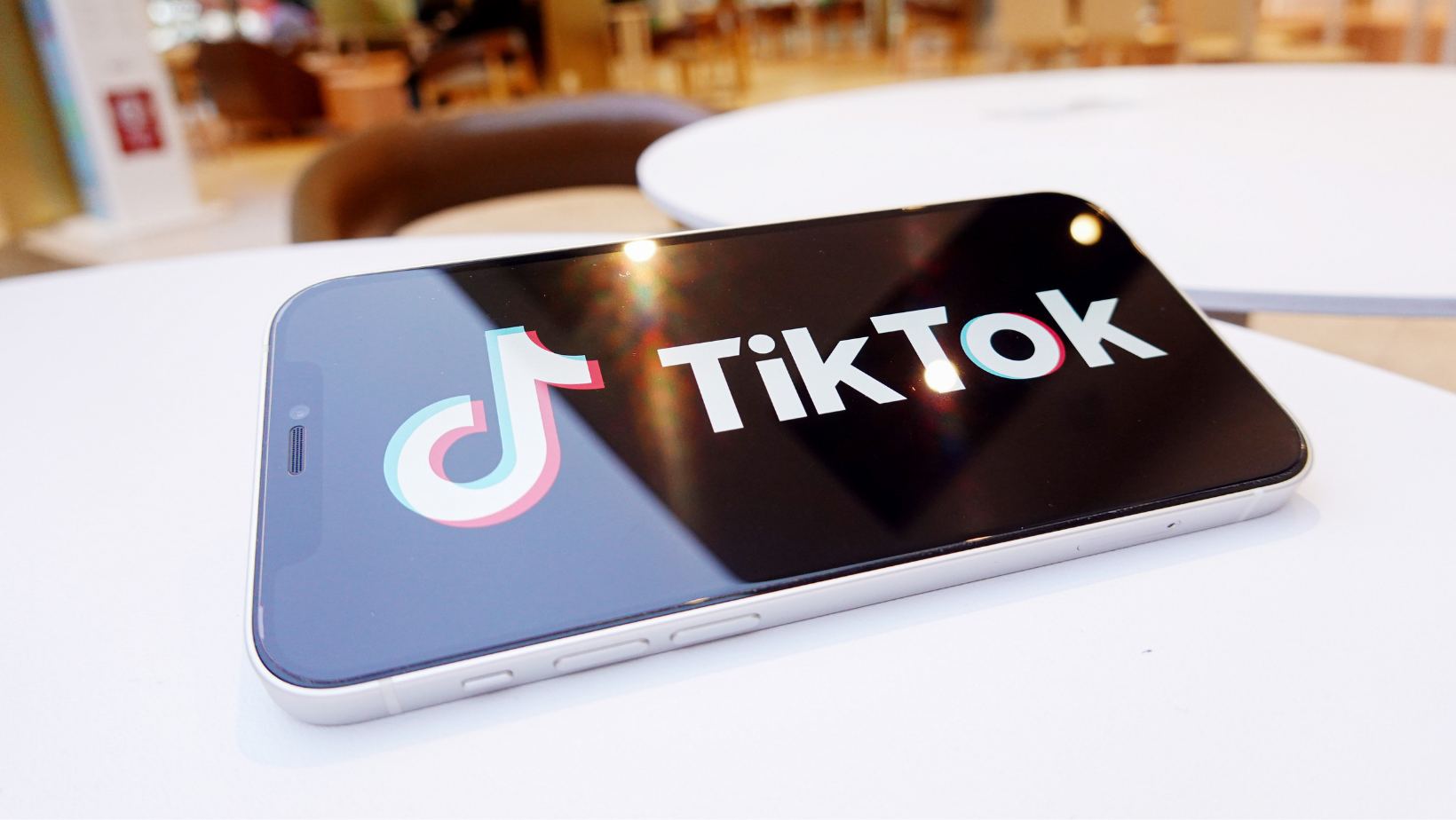 Reveló en TikTok el truco más eficaz para dejar el microondas reluciente -  LA NACION