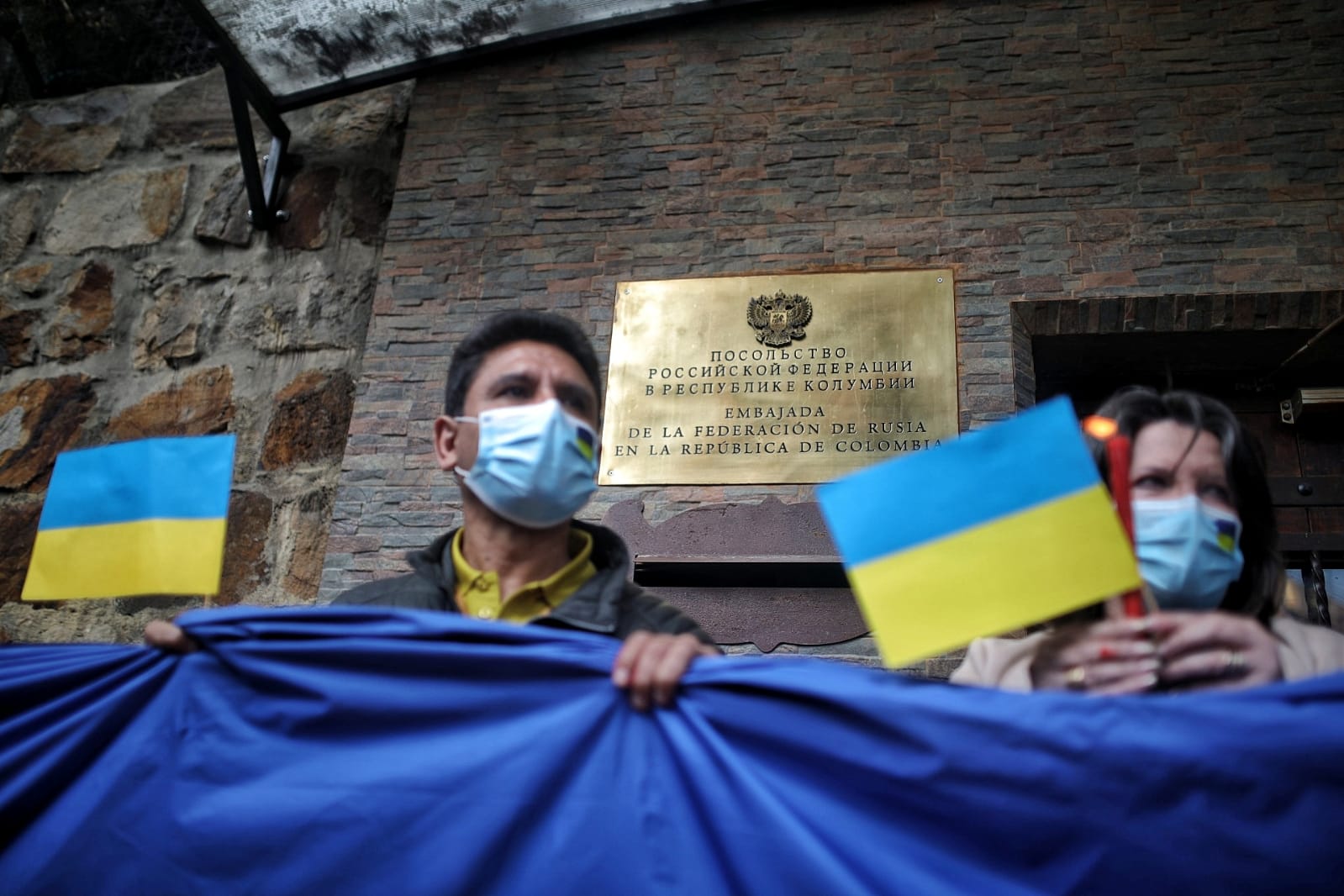 Protestas en la Embajada de Rusia en Bogotá, Ciudadanos de Ucrania. Foto Esteban Vega