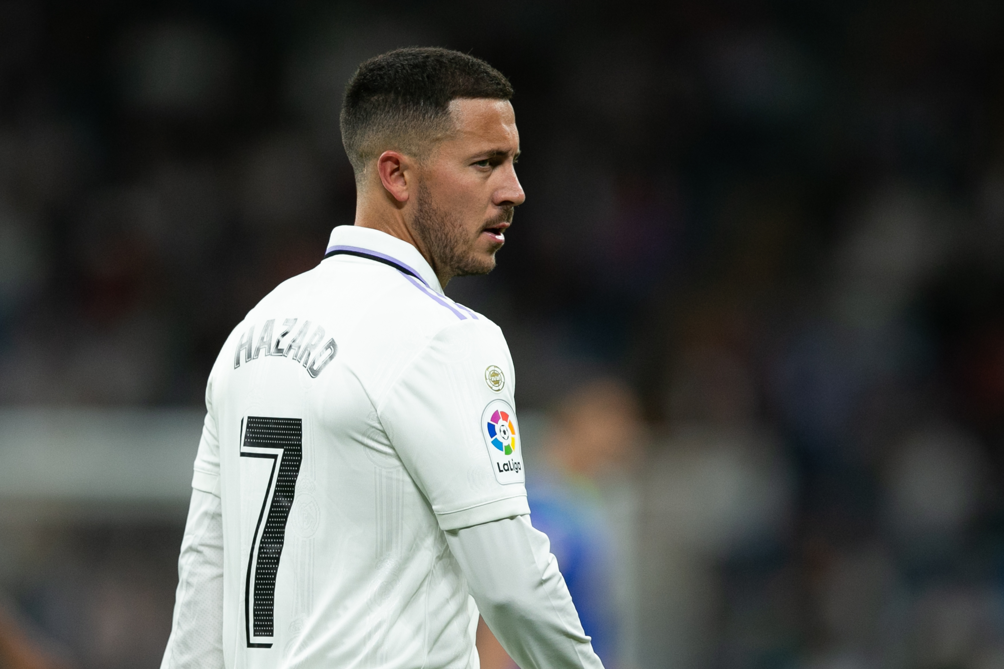 Eden Hazard vistiendo la camiseta del Real Madrid en la temporada 2022-2023