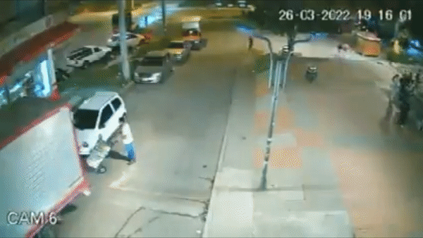 Un video de una cámara captó el momento en que se registró el atentado en el CAI del sector de Arborizadora Alta, en Ciudad Bolívar.