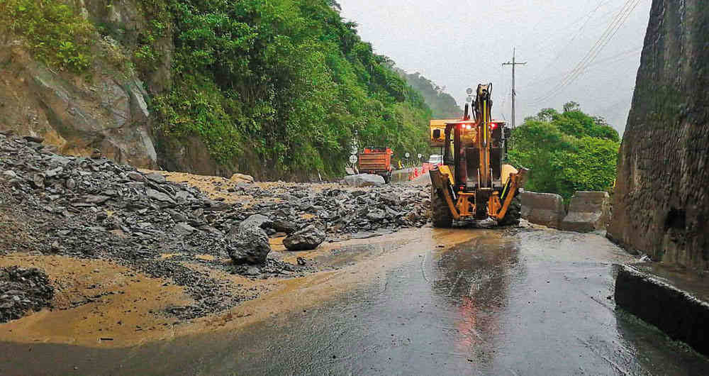 El cierre de la vía al Llano lo sentirán en sus bolsillos los consumidores, pues buena parte de estos alimentos llegan a Bogotá.