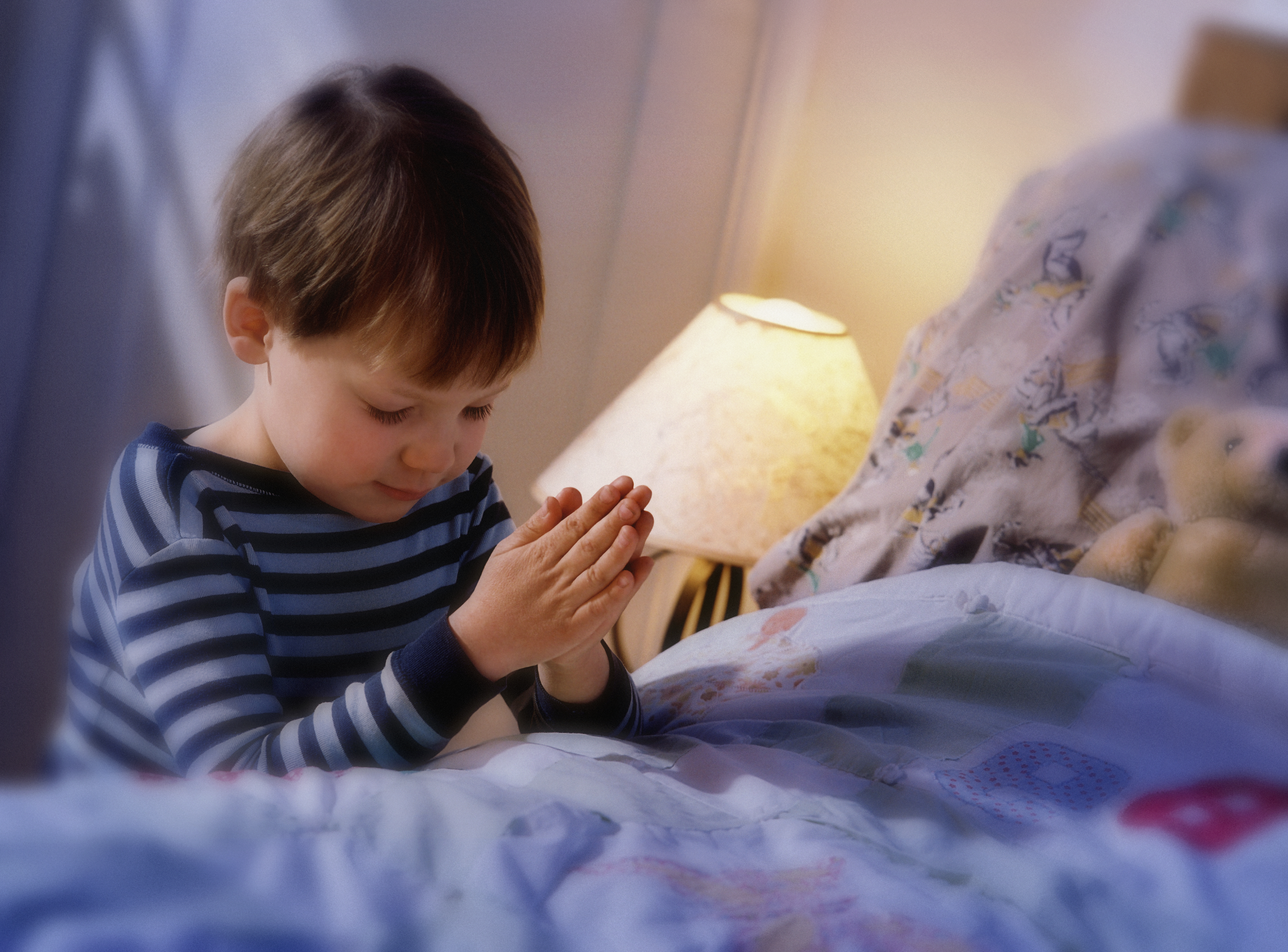 Los niños pueden memorizar oraciones cortas.