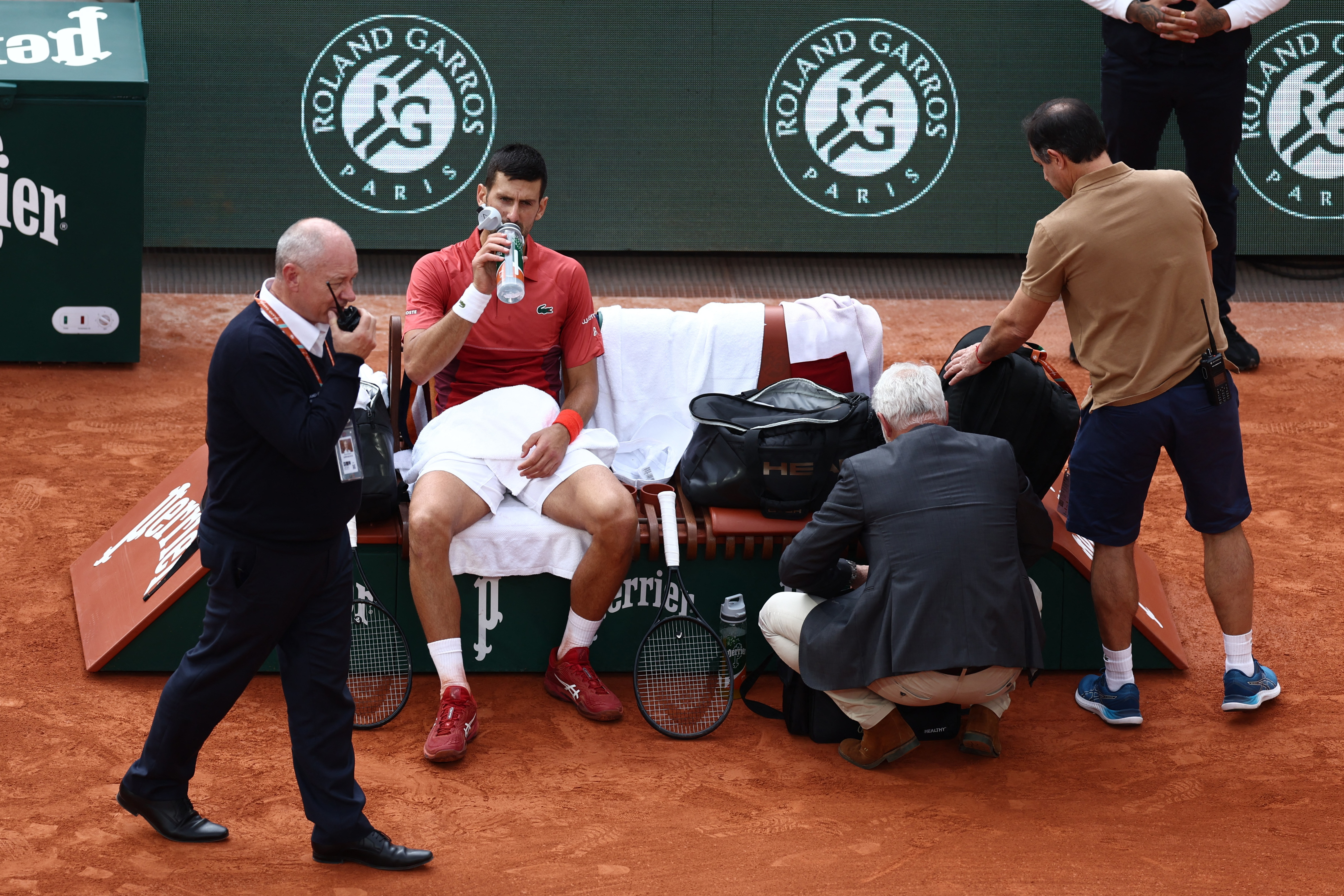 Djokovic fue atendido por los médicos en un par de ocasiones