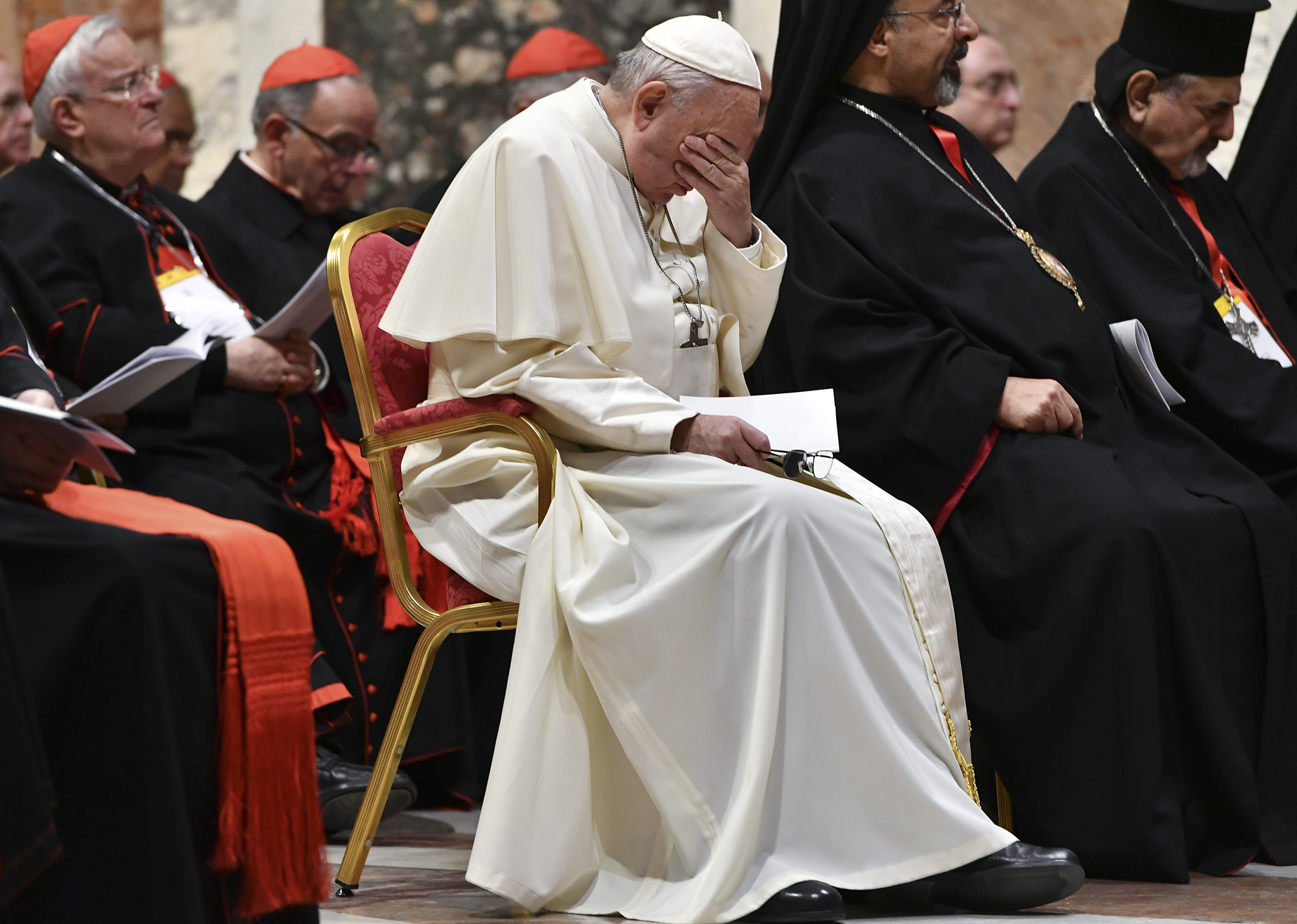 El Papa Francisco asiste a una liturgia penitencial en el Vaticano