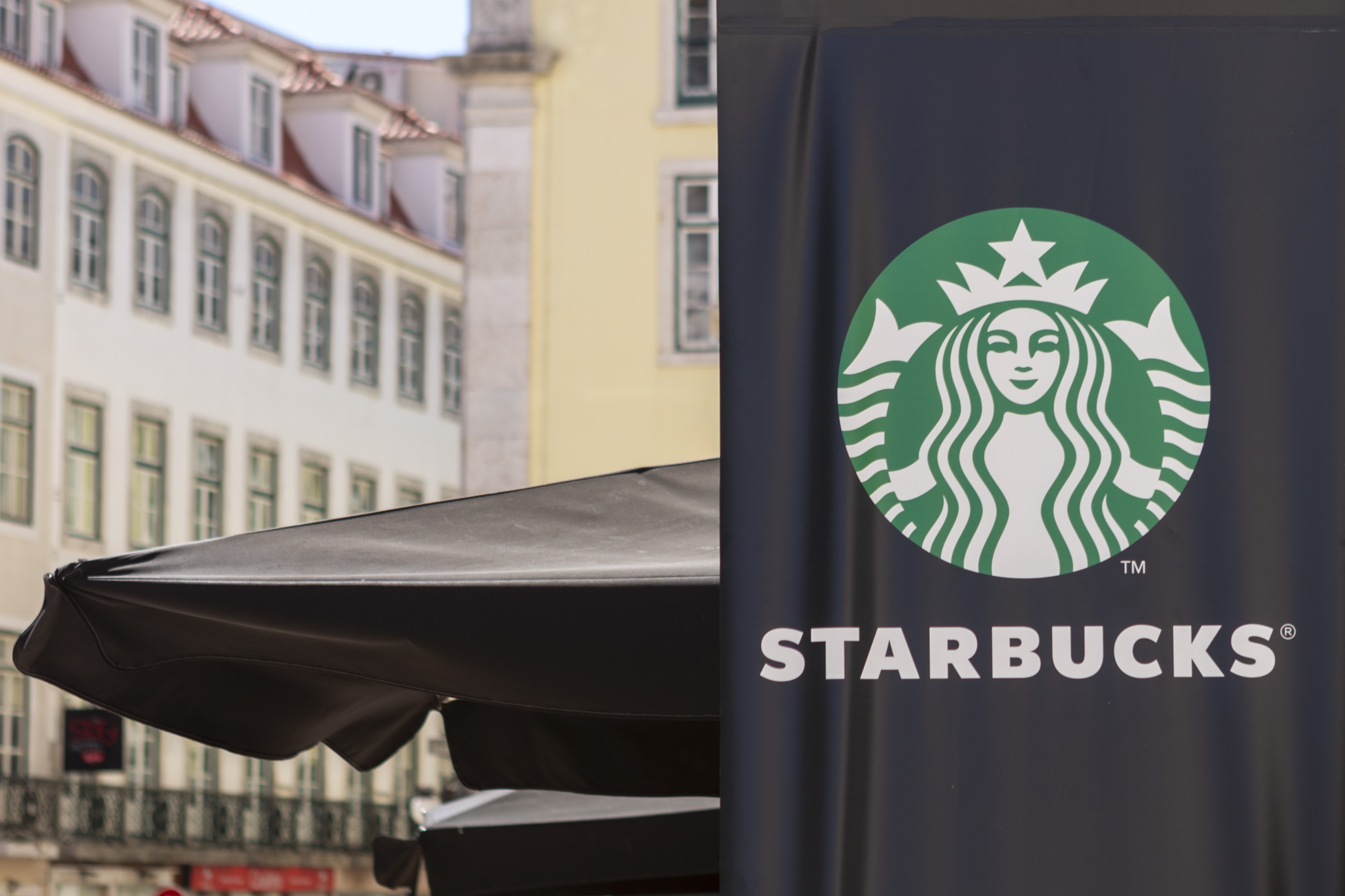 Una tienda de Starbucks en Europa