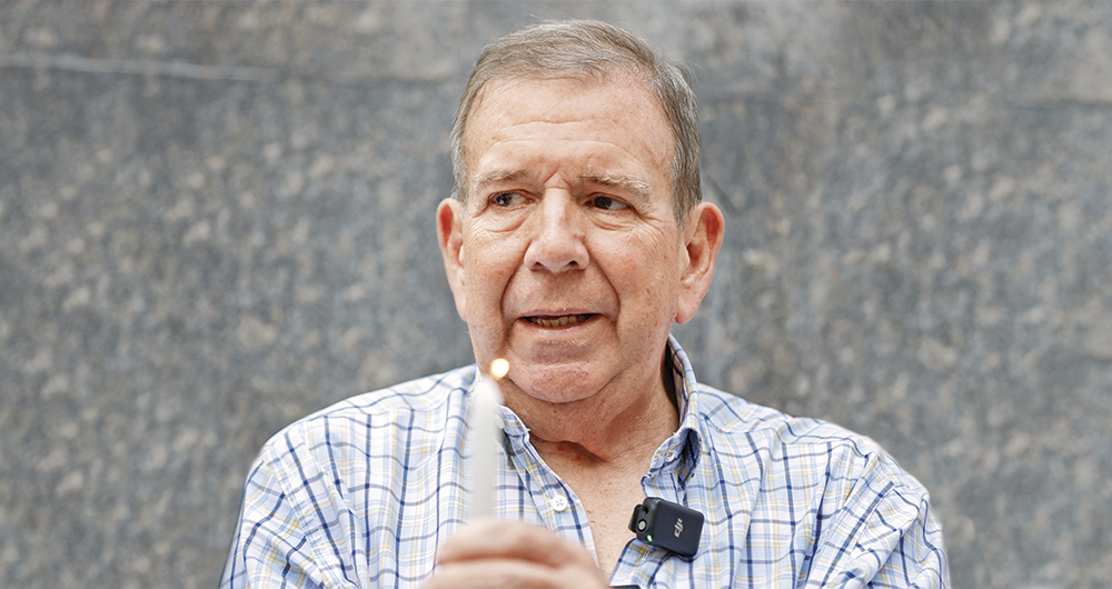 Edmundo González ha sido requerido por la justicia venezolana en tres ocasiones, pero no ha asistido por las irregularidades presentes en el proceso judicial.