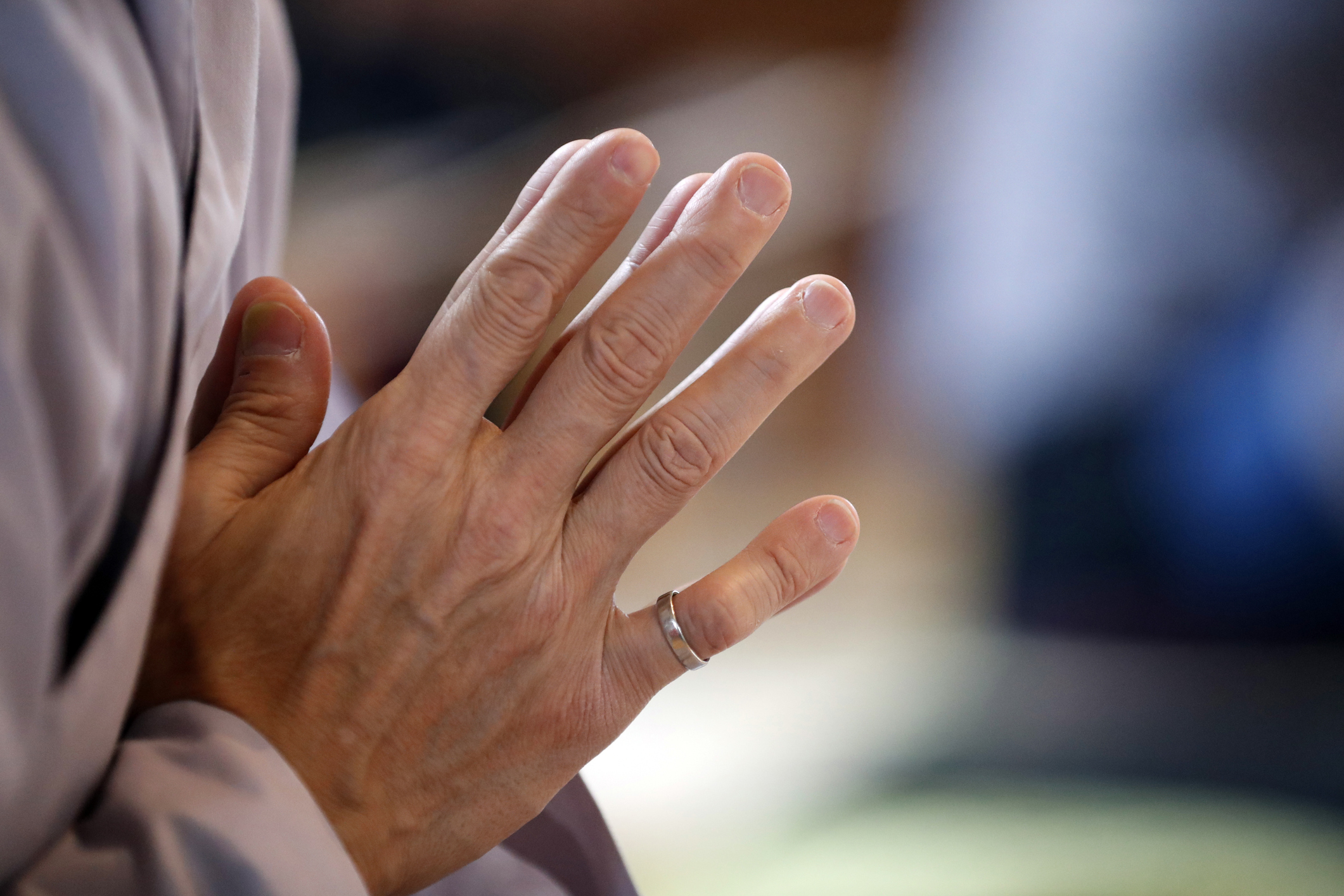 Las personas ponen su fe en Dios para atraer dinero.